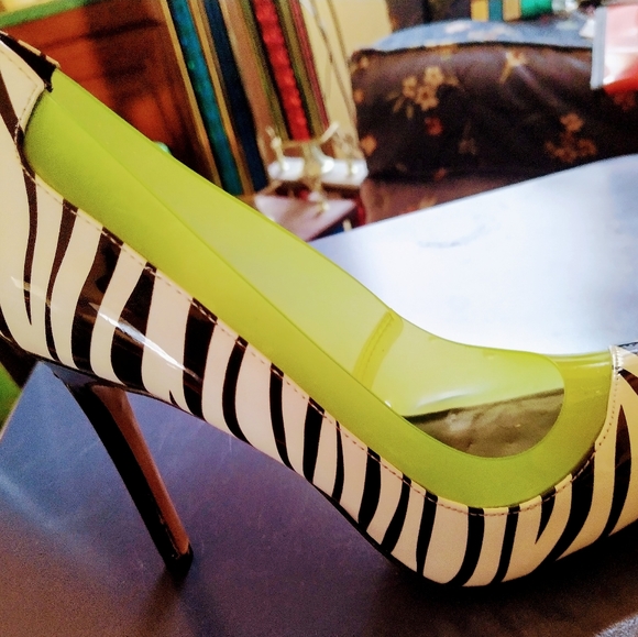 Lime and Zebra pump heel - Picture 1 of 4
